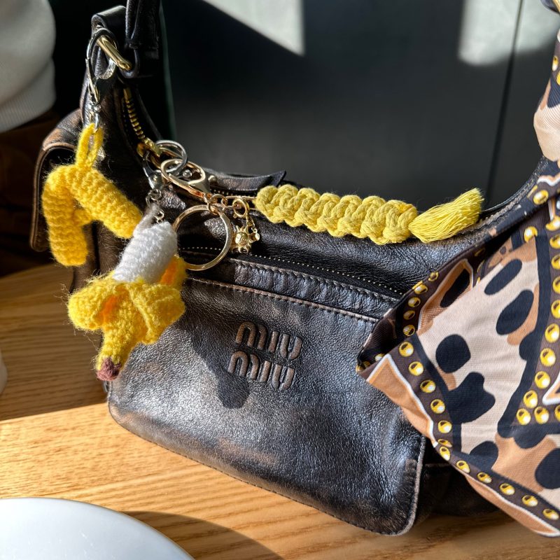 BRELOK LITERKA ŻÓŁTA z przywieszką ZOZO CHARMS do torebki - Image 2