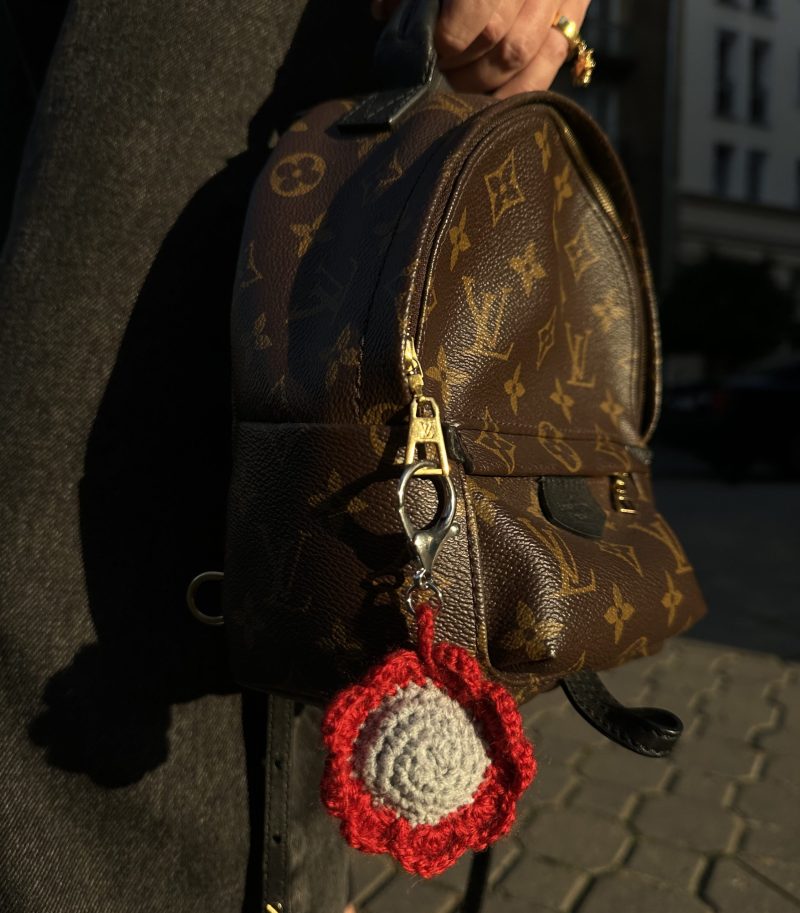 BRELOK KWIATUSZEK CZERWONY z przywieszką ZOZO CHARMS do torebki